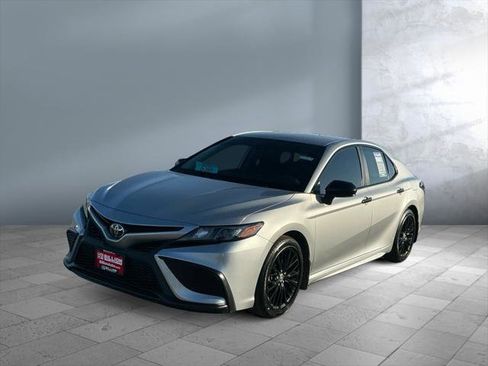 Certified 2021 Toyota Camry SE image 1