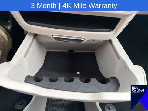 Used 2023 Chrysler Voyager LX FWD image 35