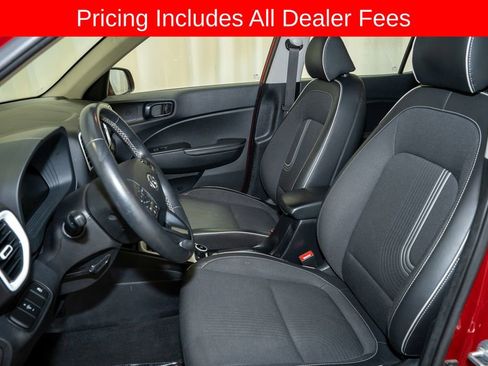 Used 2024 Hyundai Venue Limited FWD image 10