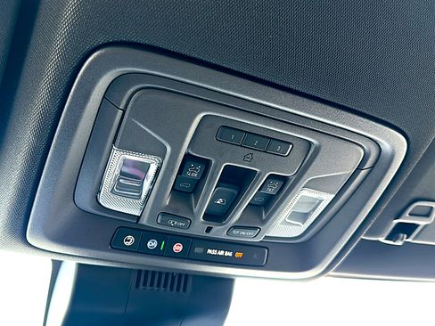 Used 2026 GMC Sierra 1500 SLT image 38