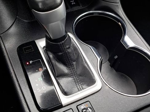 Used 2019 Toyota Highlander XLE image 29