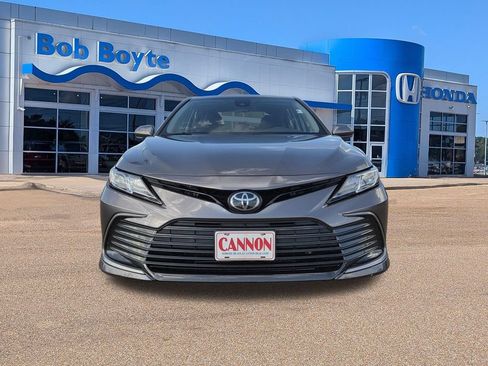 Used 2022 Toyota Camry LE w/ Carpet Mat Package (TMS) FWD image 2