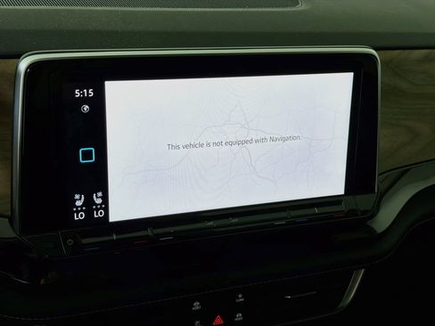 Used 2024 Volkswagen Atlas SE w/ Panoramic Sunroof Package FWD image 19