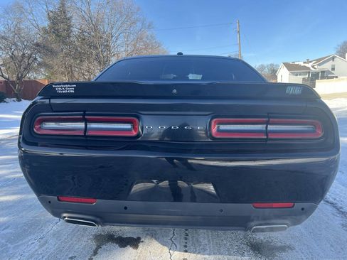Used 2018 Dodge Challenger SXT image 4