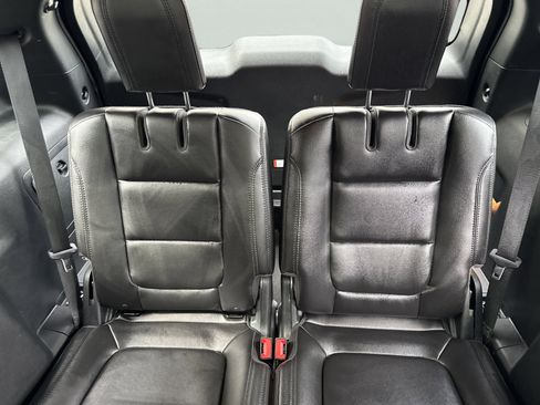 Used 2018 Ford Explorer XLT w/ Equipment Group 202A image 11