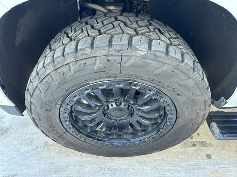 Used 2023 GMC Yukon Denali Ultimate image 23