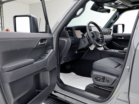Used 2024 Lexus GX 550 w/ Accessory Package (Z1) AWD/4WD image 39