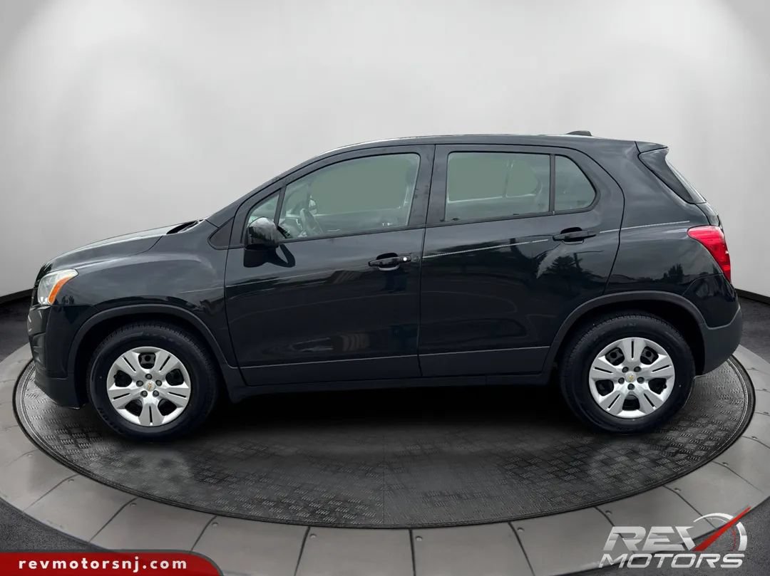 Used 2016 Chevrolet Trax LS FWD image 2