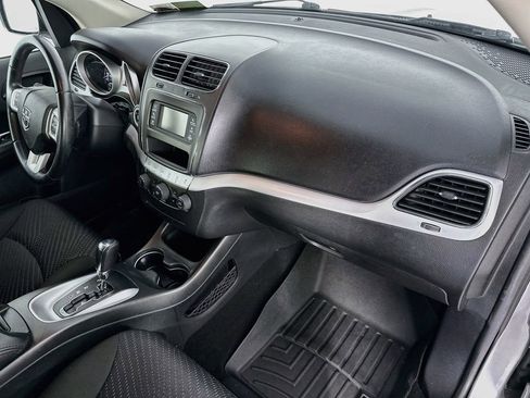 Used 2019 Dodge Journey SE w/ Connectivity Group FWD image 28