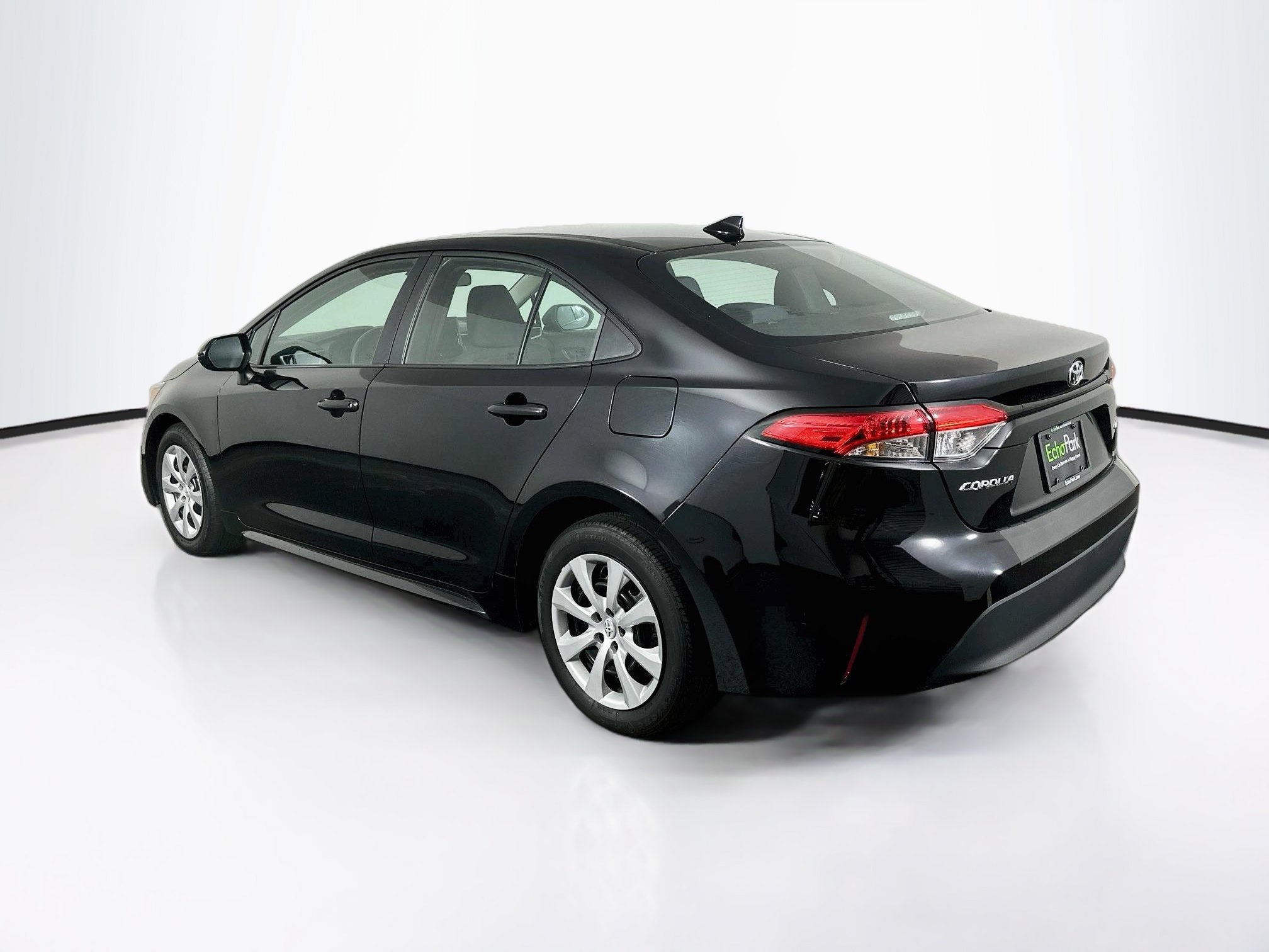 Used 2025 Toyota Corolla LE FWD image 5