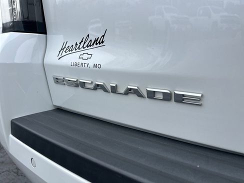 Used 2019 Cadillac Escalade ESV Premium Luxury AWD/4WD image 12