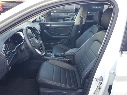 Used 2023 Volkswagen Jetta SE w/ Panoramic Sunroof Package image 22