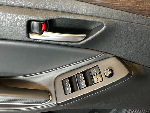 Used 2019 Toyota Avalon XLE w/ Moonroof Package image 18