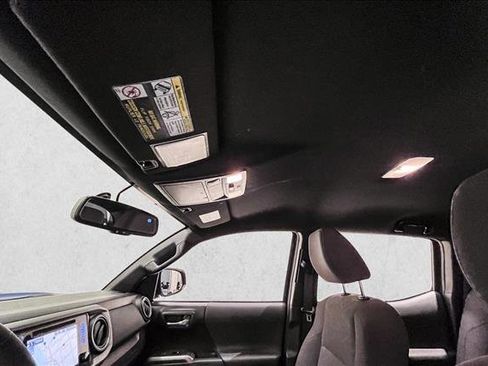 Used 2017 Toyota Tacoma TRD Sport image 16