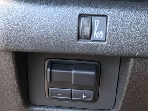 Used 2025 Chevrolet Colorado Trail Boss AWD/4WD image 26