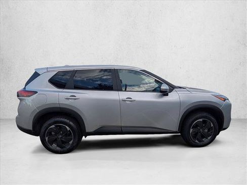Used 2025 Nissan Rogue SV AWD/4WD image 4