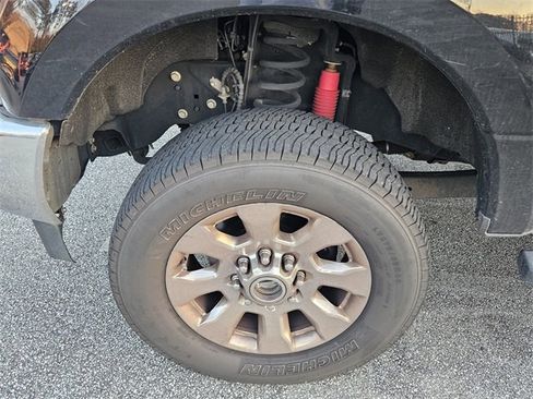 Used 2017 Ford F250 Lariat w/ Chrome Package image 7