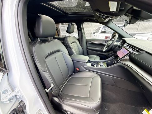 New 2025 Jeep Grand Cherokee L Limited w/ Black Appearance Package image 32