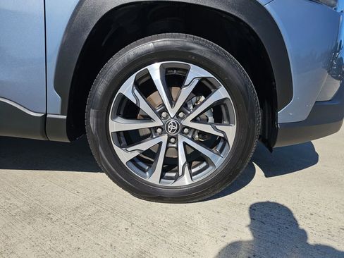 Used 2023 Toyota Corolla Cross XLE image 12