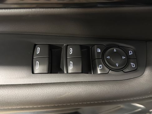 Used 2025 Chevrolet Suburban Z71 w/ Comfort Package AWD/4WD image 16