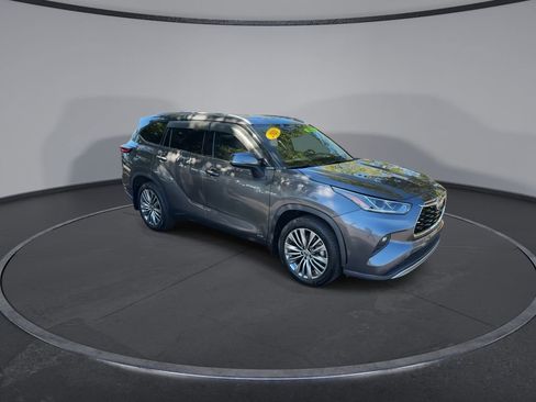 Used 2021 Toyota Highlander Platinum image 3