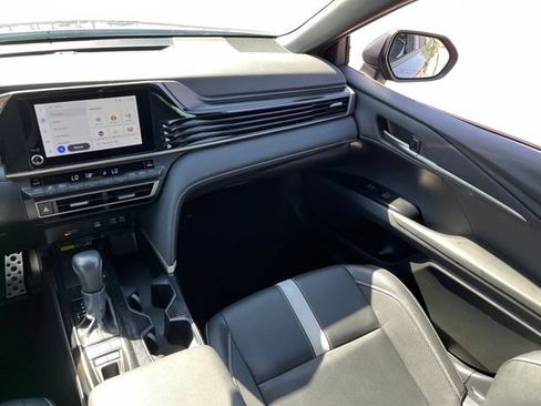 Used 2025 Toyota Camry SE FWD image 11