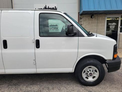 Used 2009 GMC Savana 3500 RWD image 25