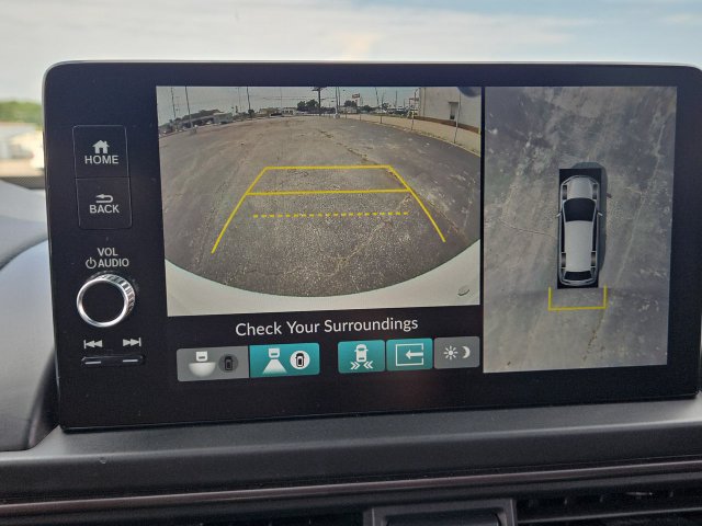 Used 2025 Honda Pilot TrailSport image 17