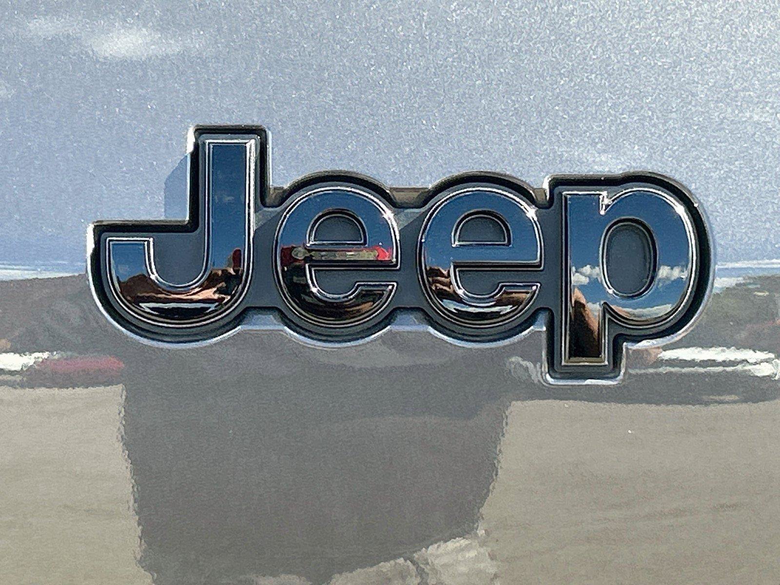 Used 2025 Jeep Grand Cherokee L Limited w/ Luxury Tech Group II AWD/4WD image 13