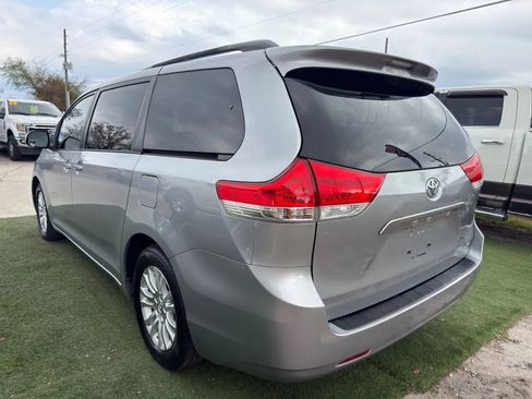 Used 2014 Toyota Sienna XLE image 4
