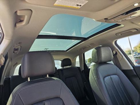 Used 2023 Audi Q5 2.0T Premium w/ Convenience Package image 3