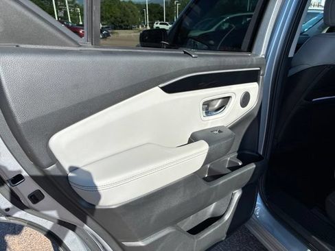 Used 2025 Honda Pilot Touring image 24