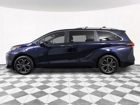 Used 2025 Toyota Sienna Platinum AWD/4WD image 14