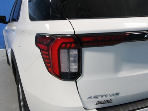 New 2026 Ford Explorer Active AWD/4WD image 32