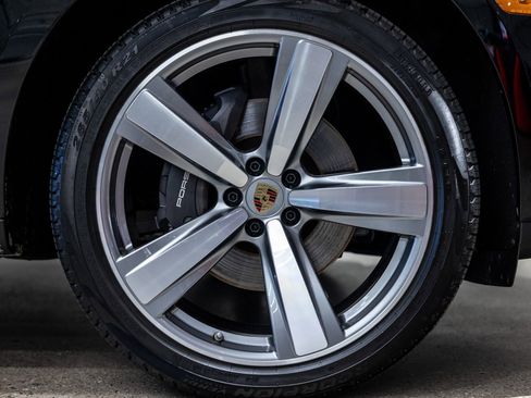 Certified 2025 Porsche Macan AWD/4WD image 21