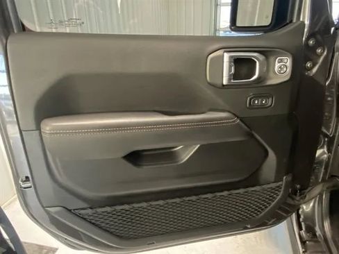 Used 2022 Jeep Wrangler Unlimited Rubicon w/ Trailer Tow Package image 8