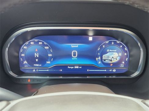 Used 2022 Chevrolet Tahoe LT w/ Luxury Package AWD/4WD image 7