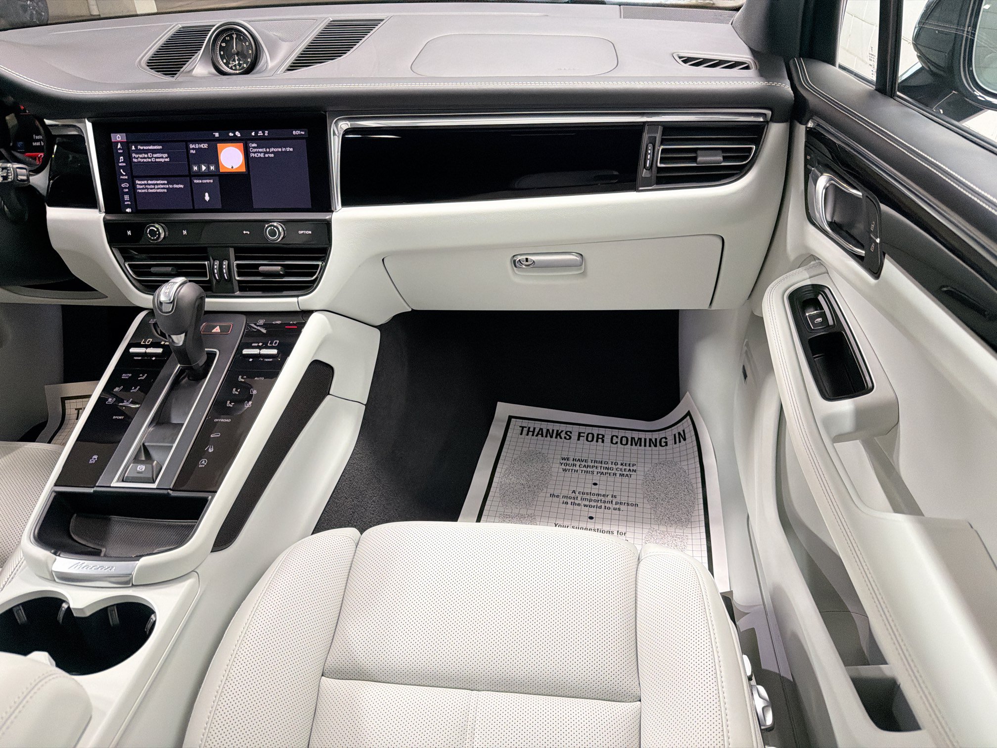 Certified 2026 Porsche Macan AWD/4WD image 18