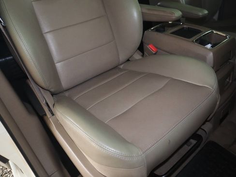 Used 2012 Volkswagen Routan SEL FWD image 15