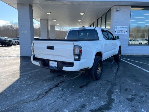 Used 2022 Toyota Tacoma TRD Sport image 6