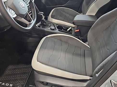 New 2026 Volkswagen Taos SE image 27