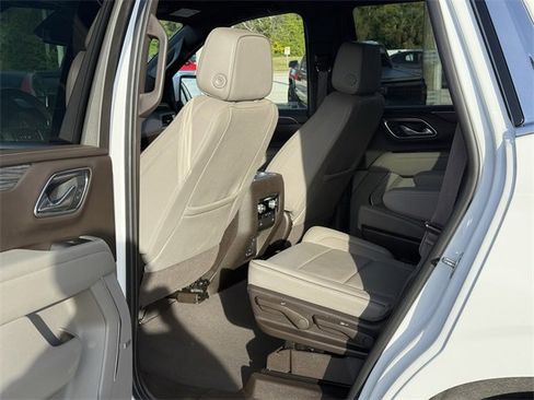 Used 2023 GMC Yukon SLT image 28