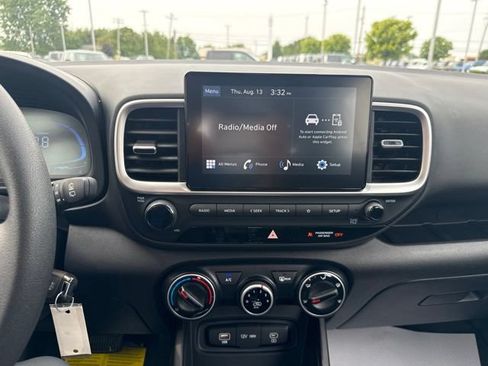 Used 2025 Hyundai Venue SE FWD image 17