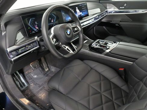 Used 2024 BMW 740i xDrive image 31