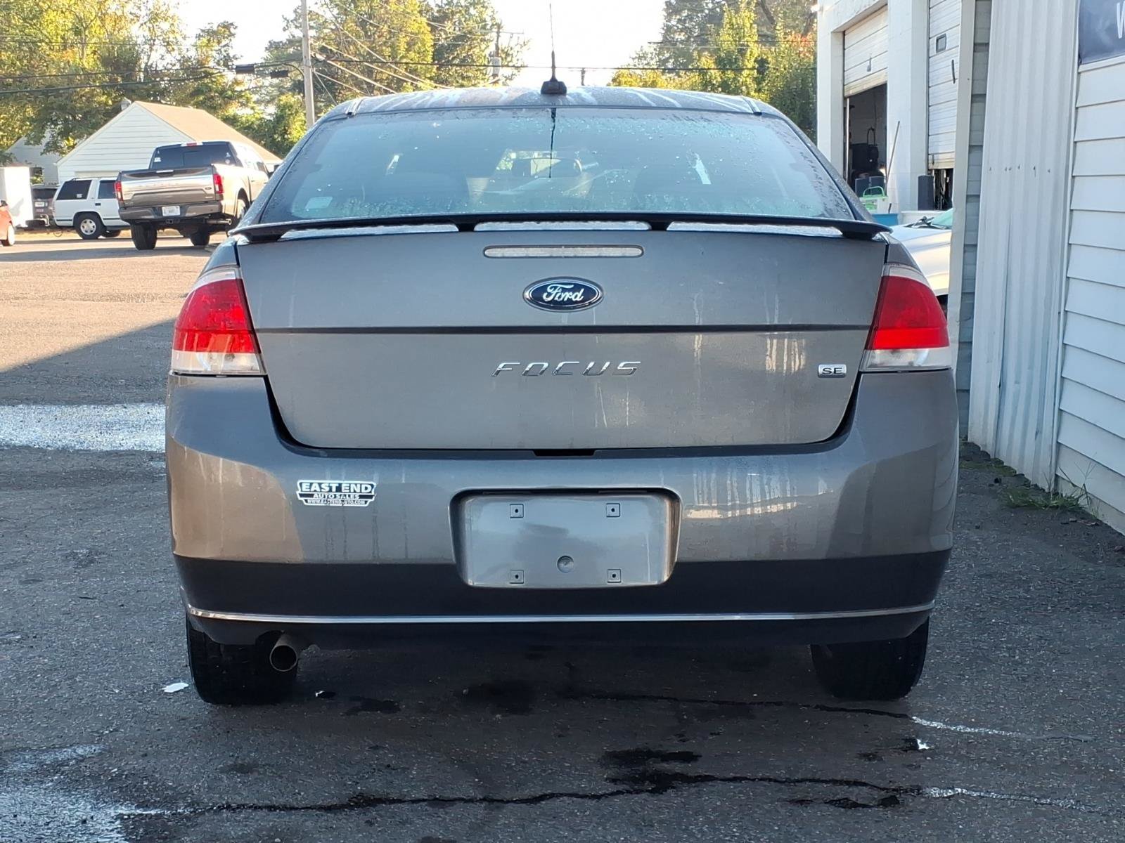 Used 2011 Ford Focus SE w/ Sedan SE Appearance Pkg FWD image 4