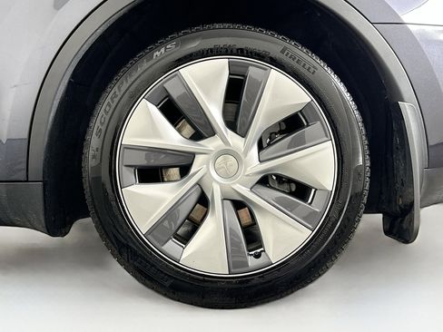 Used 2024 Tesla Model Y Long Range image 11