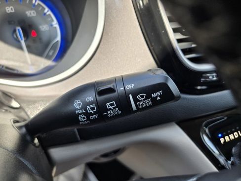 Used 2023 Chrysler Pacifica Touring-L FWD image 20