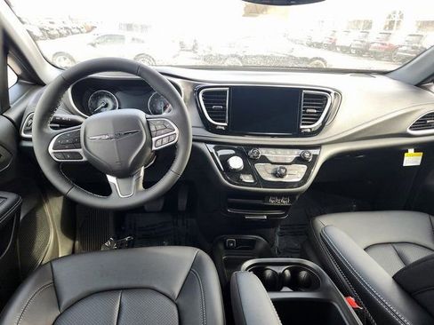 New 2025 Chrysler Pacifica Select w/ Fav Edition Package image 10