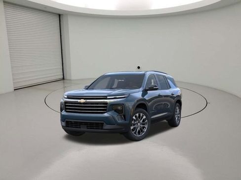 New 2026 Chevrolet Traverse LT w/ Sun and Wheel Package FWD image 8
