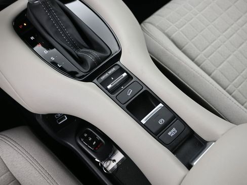 Certified 2023 Honda HR-V LX image 17